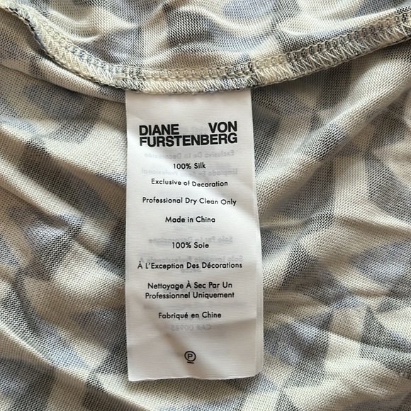 DVF New Jeanne Two Jersey Silk Wrap Dress in Akita Signature Blue Size XXS - Picture 11 of 13